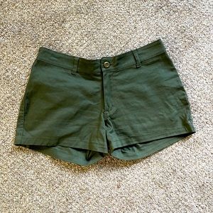 Rothco women’s size Medium army green/olive shorts.